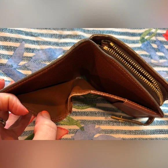 Authentic Vintage Louis Vuitton Monogram Compact Wallet - Picture 5 of 12